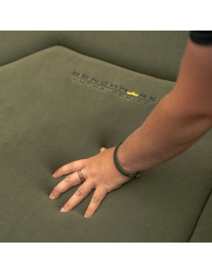 AVID CARP Benchmark Ultra Standard Bed 80x200cm шаранджийско легло с мемори пяна  - Легла и аксесоари  - AVID Carp 2
